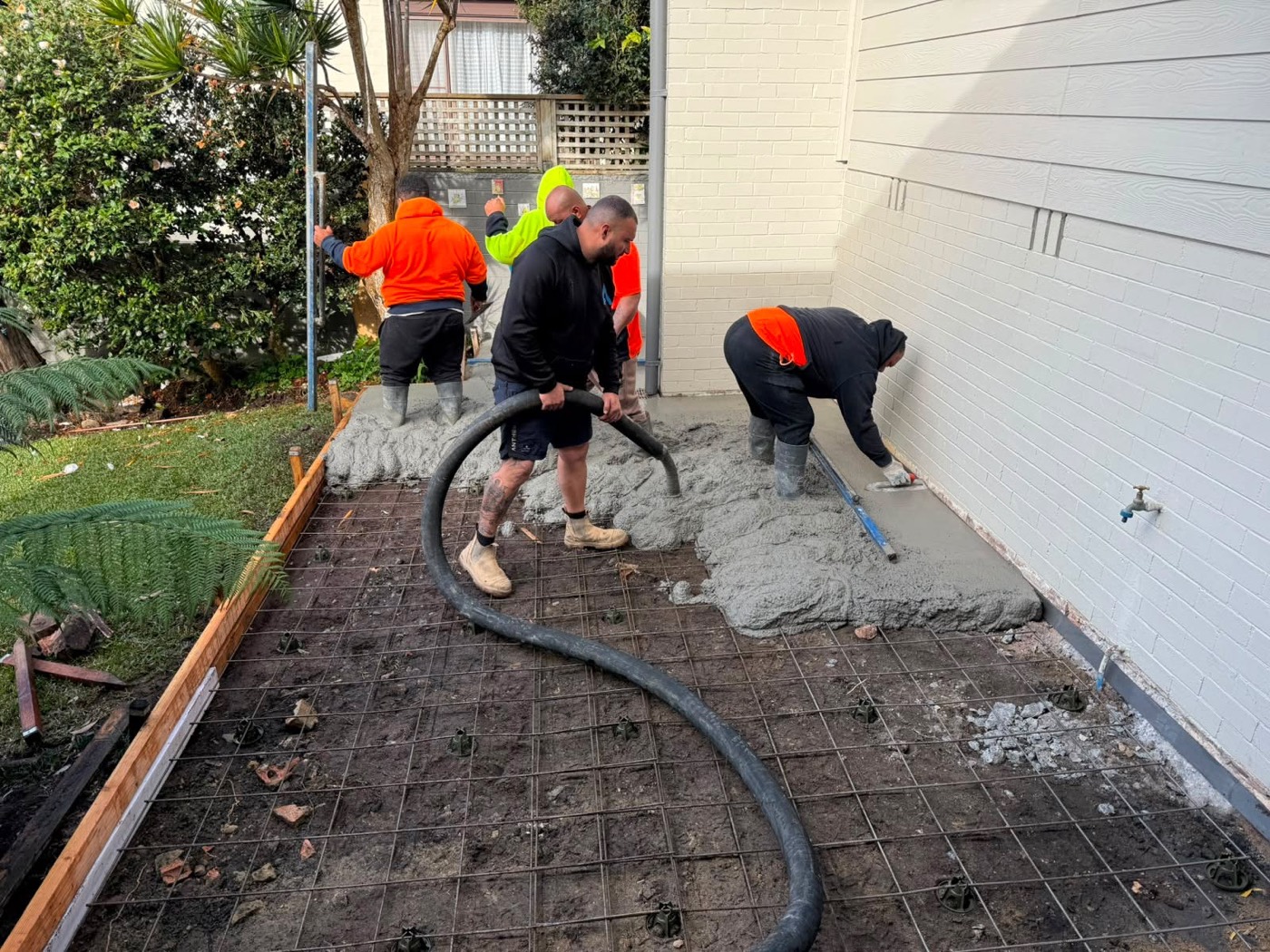 Pouring over reinforcement mesh
